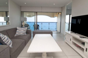 1001 Bermudas modern 3 bedroom beach front sea view apartment